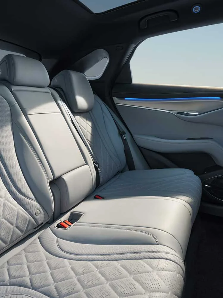 BYD SEALION 7 Side View